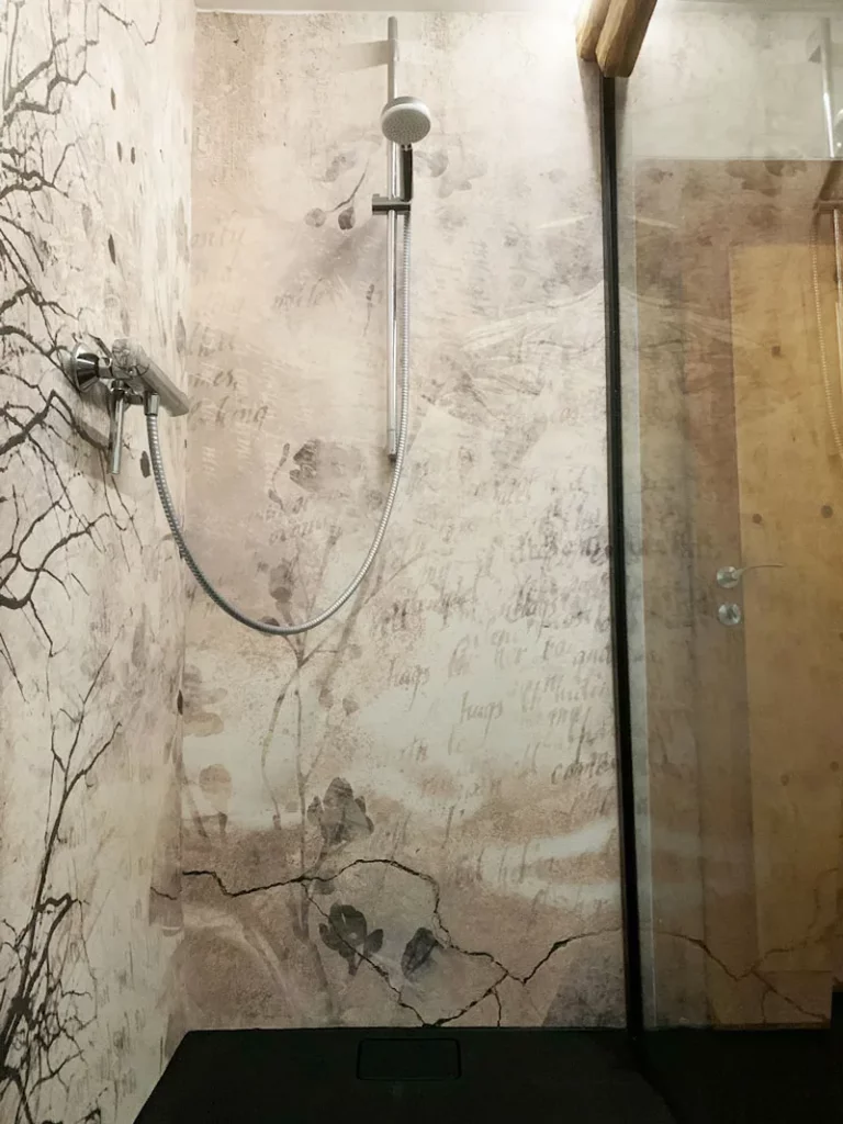 Dusche-tapeziert